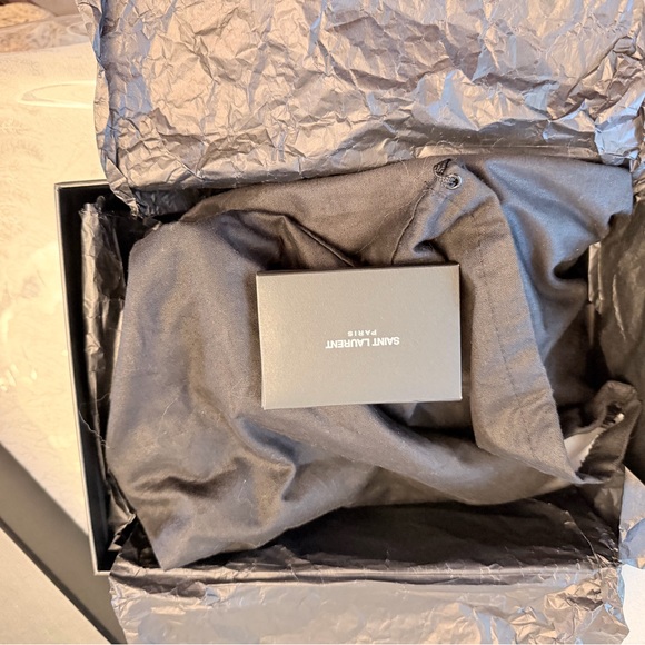 Saint Laurent Glossy Black Heels with Logo Detail - Picture 5 of 6